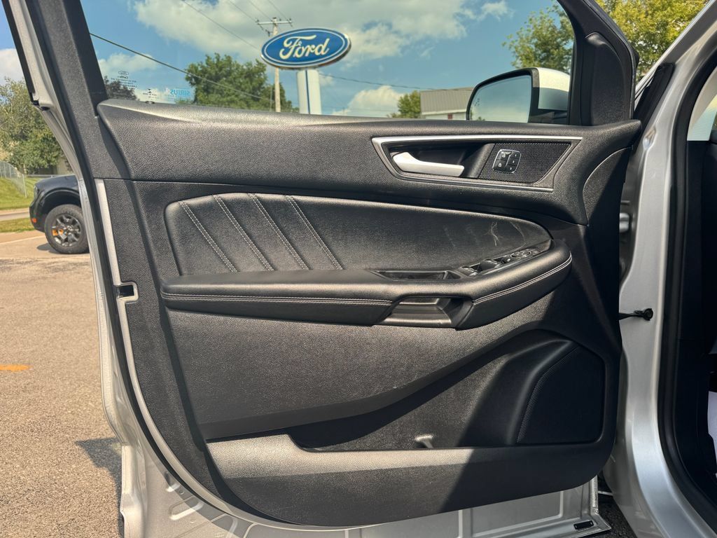 Used 2015 Ford Edge Sport w/ Equipment Group 401A AWD/4WD image 16