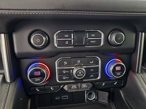 Used 2022 Chevrolet Tahoe LT w/ LT Signature Package image 17