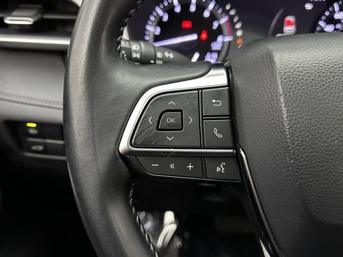 Used 2020 Toyota Highlander XLE image 18