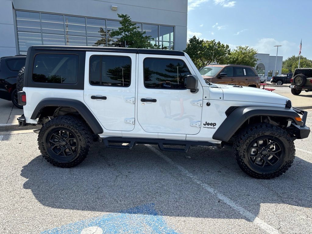 Used 2022 Jeep Wrangler Unlimited Sport AWD/4WD image 9