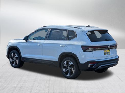 New 2026 Volkswagen Taos SE AWD/4WD image 2