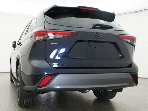 New 2026 Toyota Highlander Limited image 22