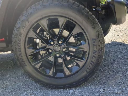 New 2025 Jeep Gladiator Sport image 9