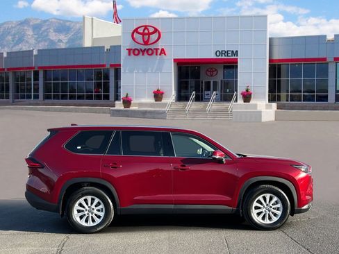 Used 2024 Toyota Grand Highlander XLE image 3