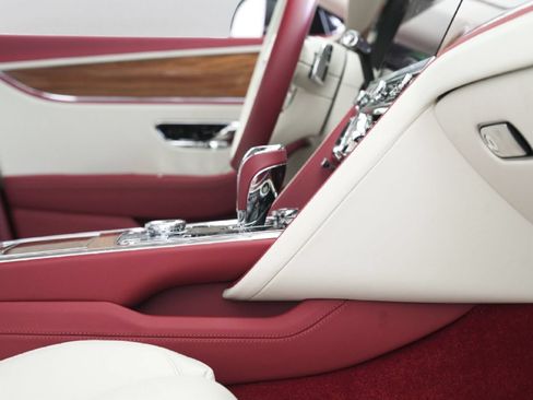 Used 2023 Bentley Flying Spur V8 AWD/4WD image 42
