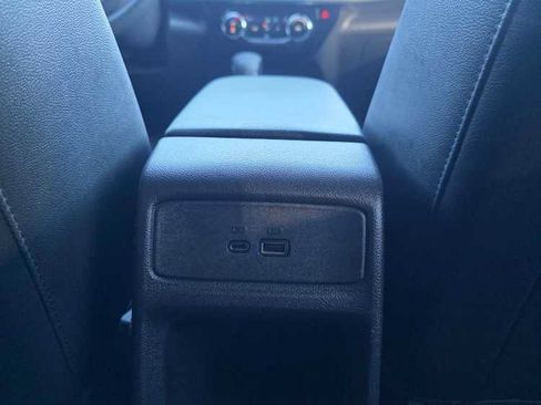 Used 2025 Chevrolet Trax LT FWD image 19