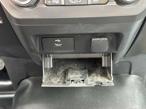 Used 2018 Ford F150 XL w/ Equipment Group 101A Mid AWD/4WD image 11