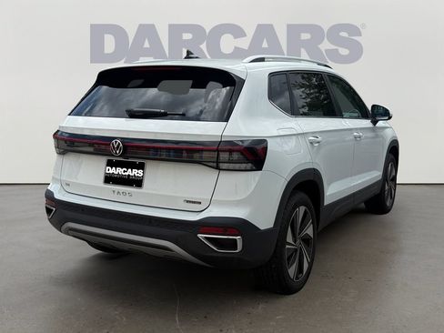 Used 2025 Volkswagen Taos SE AWD/4WD image 7