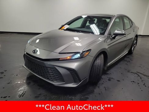 Used 2026 Toyota Camry SE image 4