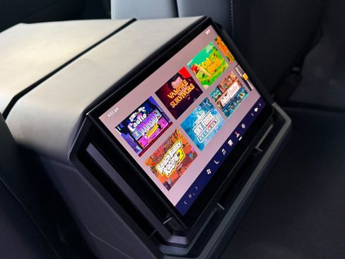 Used 2024 Tesla Cybertruck AWD Crew Cab image 18