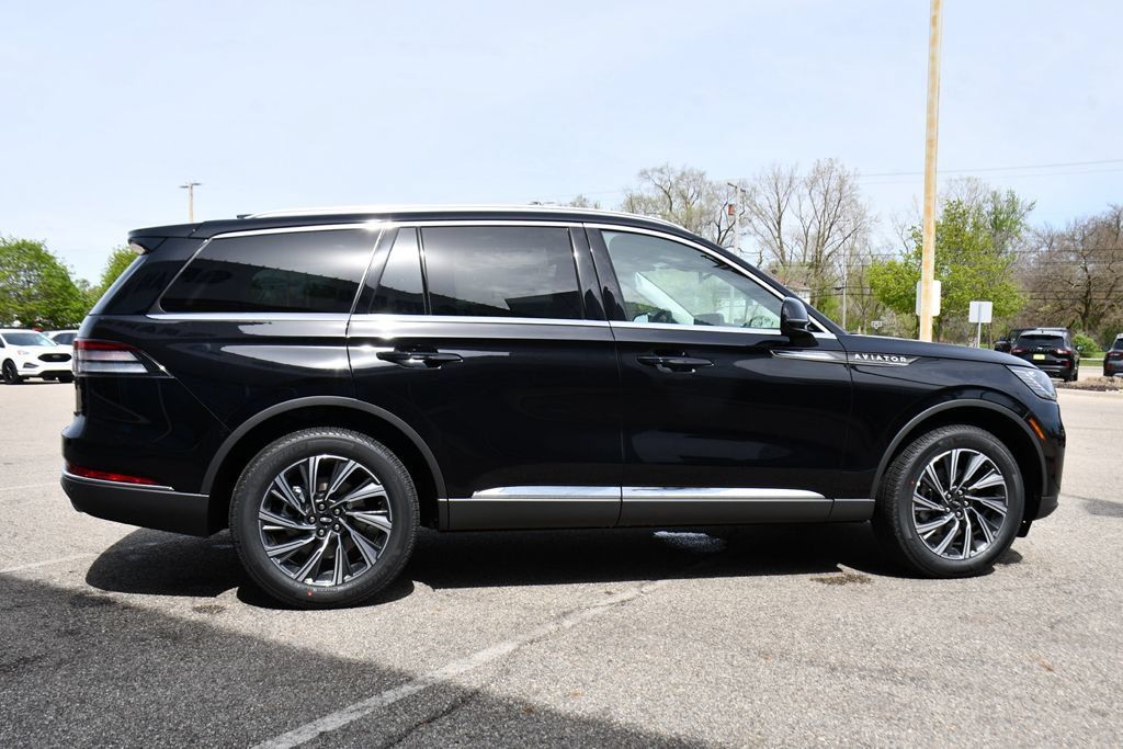 Used 2026 Lincoln Aviator AWD image 7