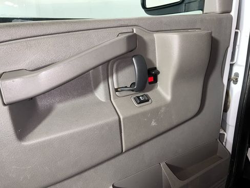 Used 2020 Chevrolet Express 2500 image 12