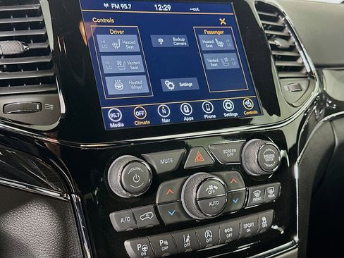 Used 2019 Jeep Grand Cherokee Trailhawk w/ Trailhawk Luxury Group AWD/4WD image 24