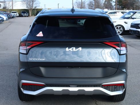 Used 2025 Kia Sportage EX image 4