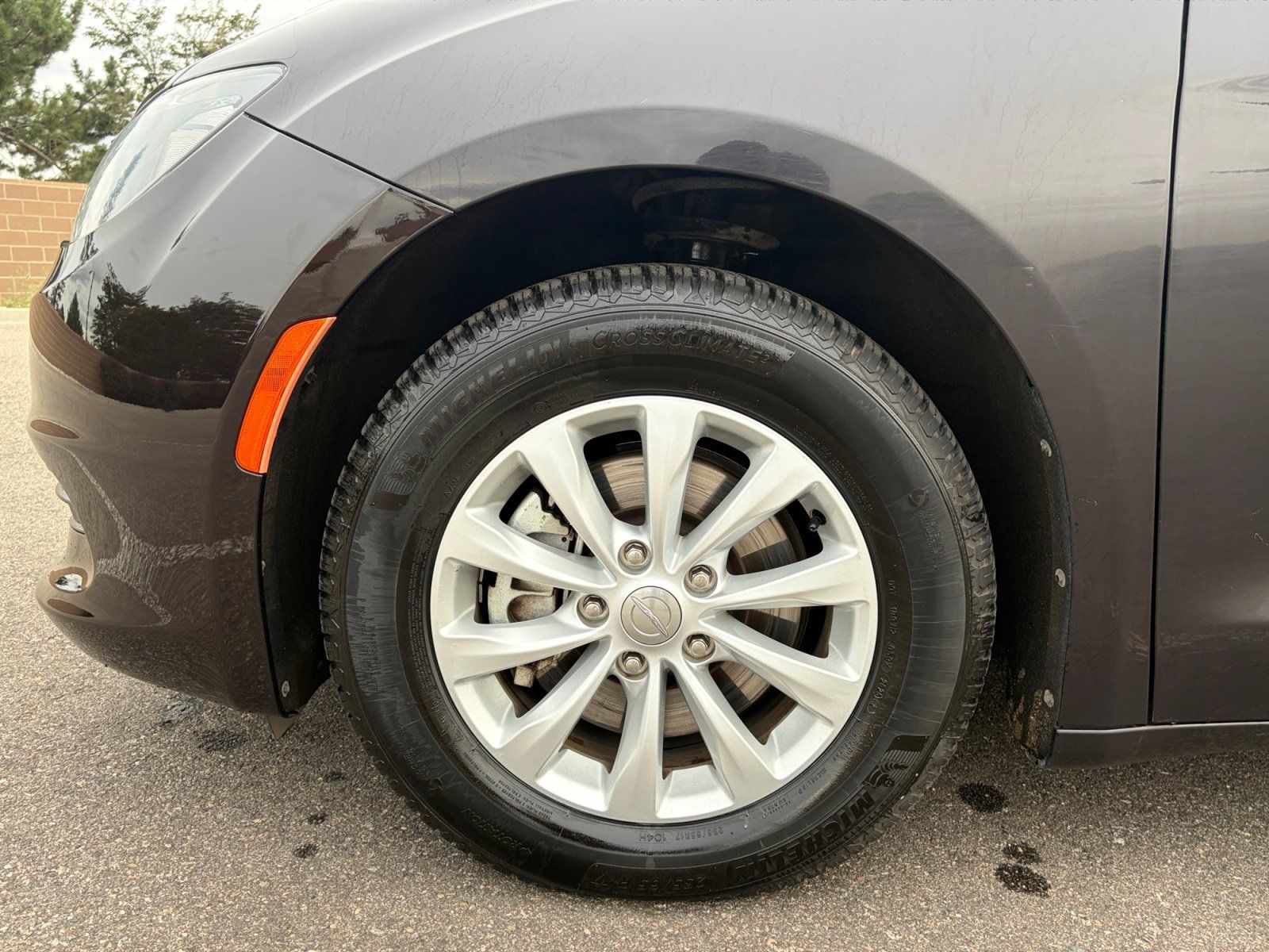 Used 2017 Chrysler Pacifica Touring w/ Tire & Wheel Group FWD image 11