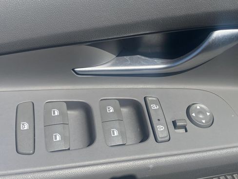 Used 2023 Hyundai Elantra SEL w/ Convenience Package FWD image 18