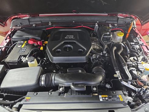 Used 2022 Jeep Wrangler Unlimited Sahara w/ Cold Weather Group image 28