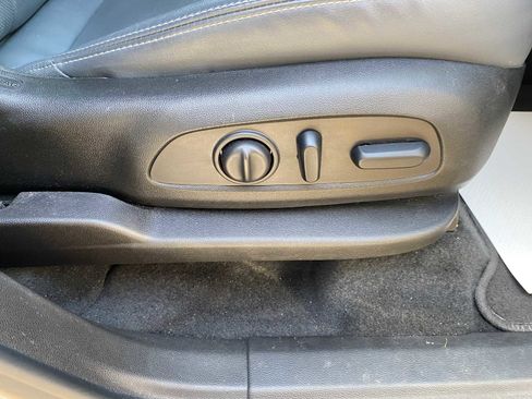 Used 2018 Buick Enclave Essence AWD/4WD image 31