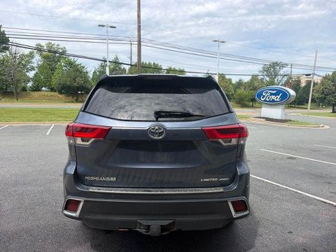 Used 2017 Toyota Highlander Limited Platinum AWD/4WD image 4