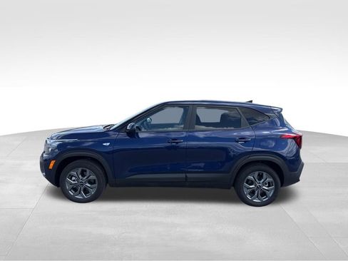 Used 2025 Kia Seltos LX image 12