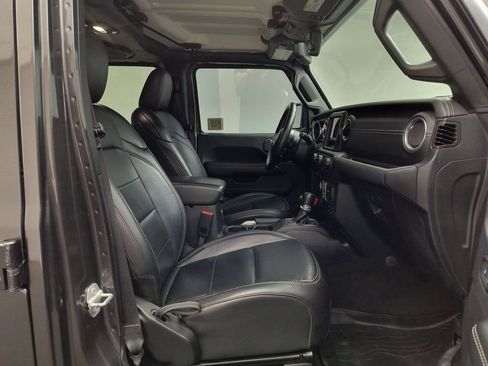 Used 2018 Jeep Wrangler Unlimited Sahara AWD/4WD image 28