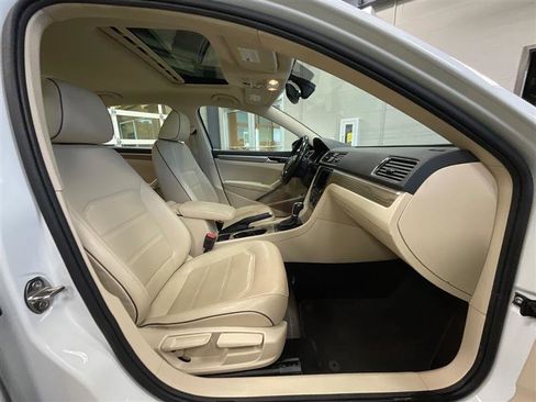 Used 2018 Volkswagen Passat 2.0T SE FWD image 27