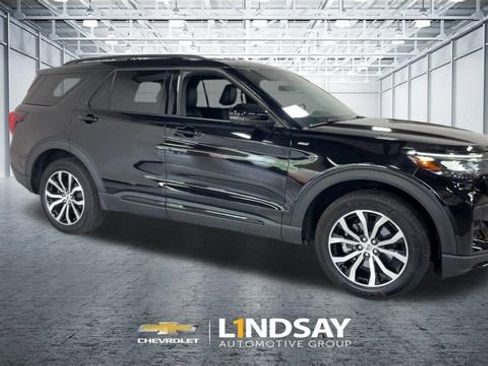 Used 2025 Ford Explorer ST-Line AWD/4WD image 3