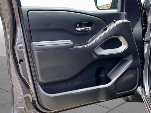 Used 2025 Nissan Frontier SV RWD image 22