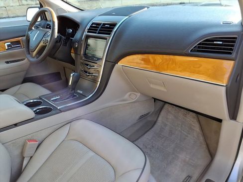 Used 2014 Lincoln MKX FWD w/ Equipment Group 101A image 5