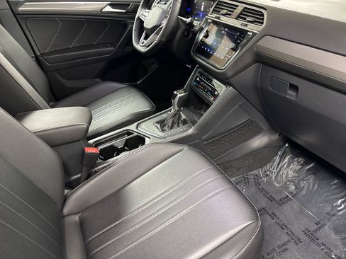 Used 2022 Volkswagen Tiguan SE R-Line FWD image 16