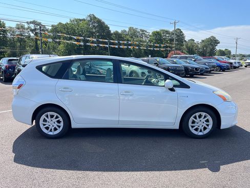 Used 2013 Toyota Prius V Three FWD image 8