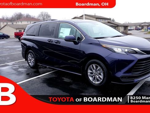 New 2026 Toyota Sienna LE image 1