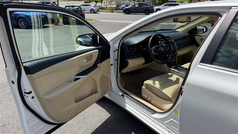 Used 2015 Toyota Camry XLE FWD image 29