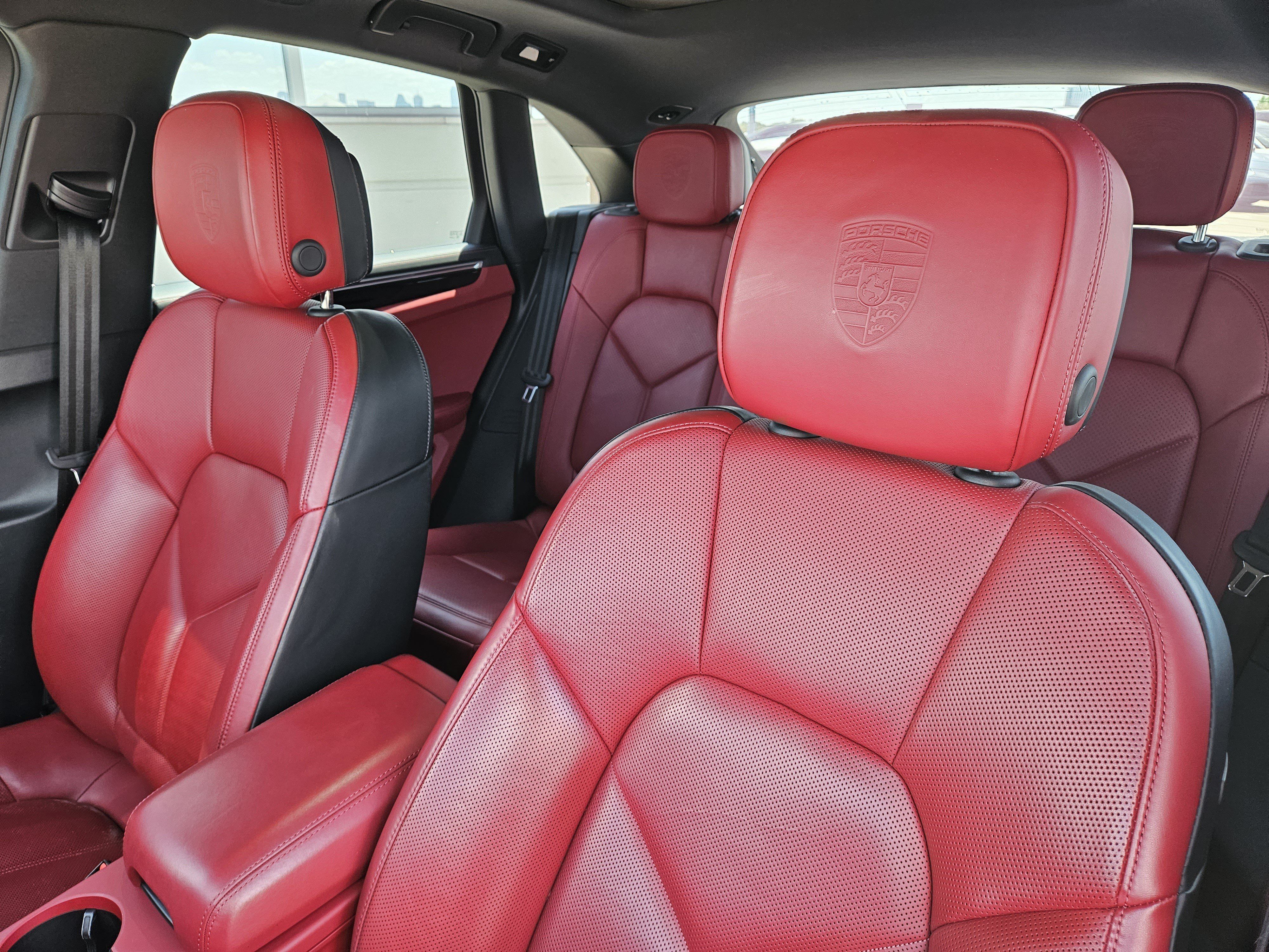 Certified 2024 Porsche Macan S AWD/4WD image 6