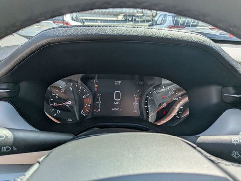 Used 2025 Jeep Compass Limited image 17