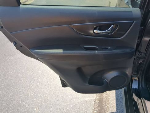 Used 2019 Nissan Rogue SV FWD image 25