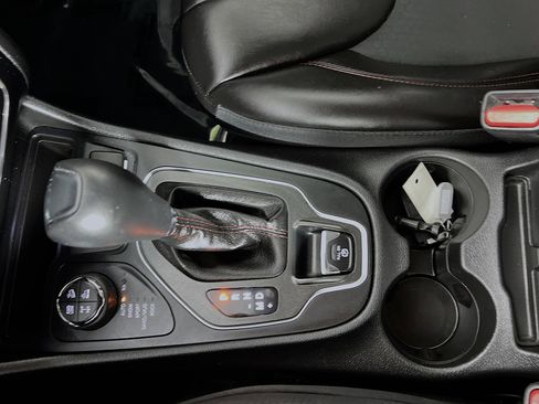 Used 2019 Jeep Cherokee Trailhawk w/ Cold Weather Group image 25