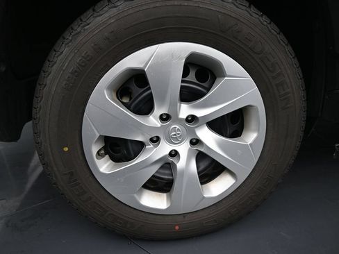 Used 2023 Toyota RAV4 LE AWD/4WD image 10