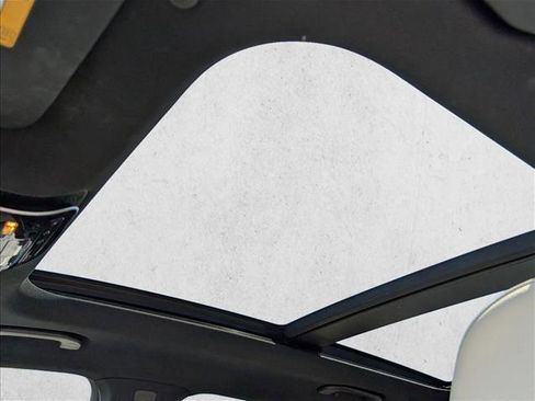 Used 2025 Mercedes-Benz GLC 350e 4MATIC image 17