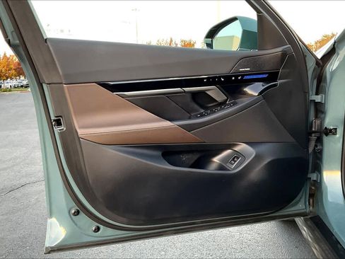 Used 2024 BMW 530i w/ Convenience Package image 26