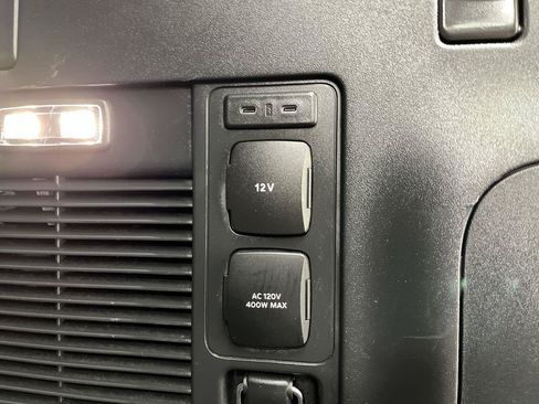 Used 2025 Ford Expedition Active AWD/4WD image 36