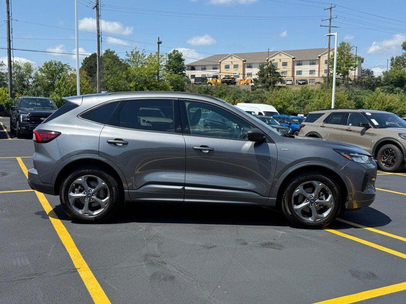 Used 2023 Ford Escape ST-Line w/ Tech Pack #1 AWD/4WD image 2