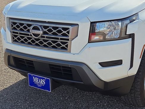 Used 2022 Nissan Frontier SV image 9
