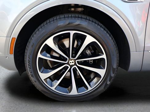 Used 2020 Bentley Bentayga image 6