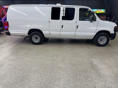 Used 2014 Ford E-350 and Econoline 350 Extended Super Duty RWD image 6