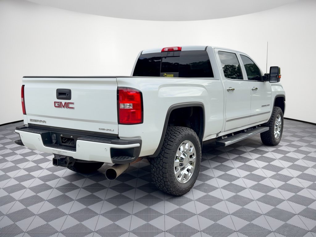 Used 2017 GMC Sierra 2500 Denali w/ Duramax Plus Package AWD/4WD image 9