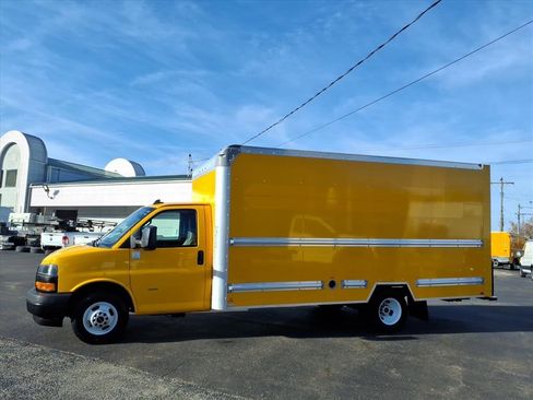 Used 2021 GMC Savana 3500 Extended w/ Power Convenience Package image 2