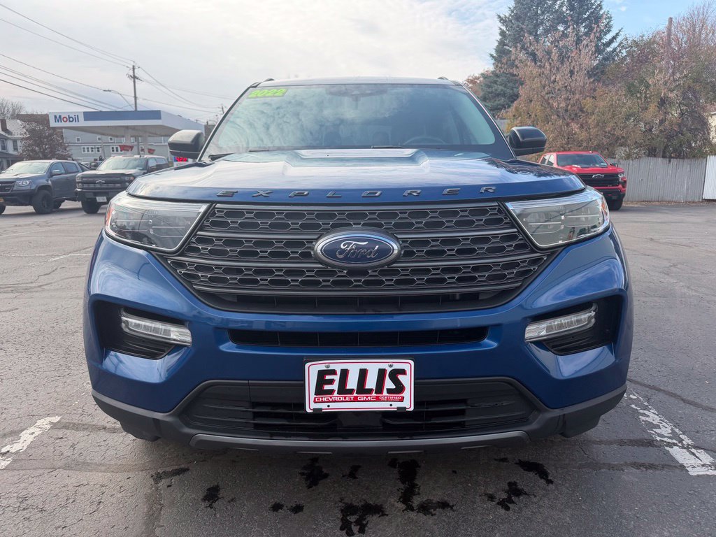 Used 2022 Ford Explorer XLT w/ Equipment Group 202A AWD/4WD image 2