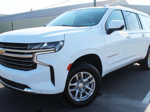 Used 2023 Chevrolet Suburban LT image 14