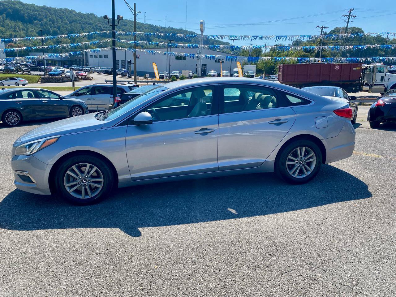 Used 2015 Hyundai Sonata SE FWD image 4